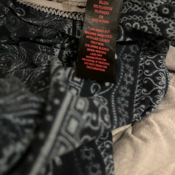 Elastic band flared leggings pants with blue pattern, elastane soft fabric. - Picture 5 of 14